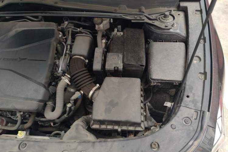 Used CHANGAN UNI-V 2022 1.5T Prestige Version Engine Bay Left