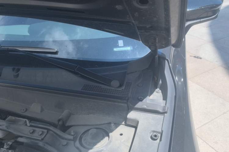 Used CHANGAN UNI-V 2022 1.5T Prestige Version Engine Bay Left