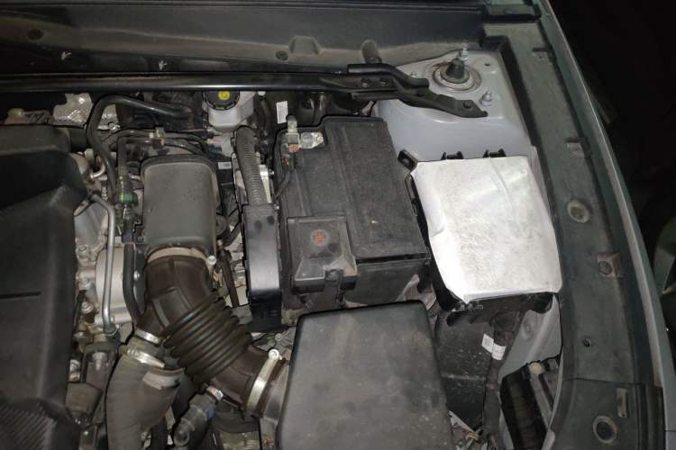 Used CHANGAN UNI-V 2022 1.5T Prestige Version Engine Bay Left