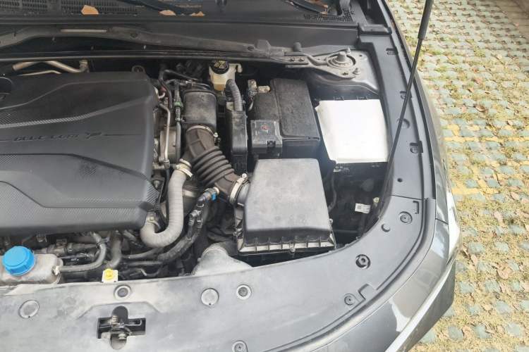 Used CHANGAN UNI-V 2022 1.5T Prestige Version Engine Bay Left