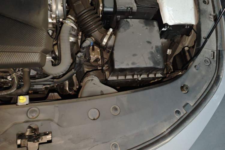 Used CHANGAN UNI-V 2022 1.5T Prestige Version Engine Bay Left
