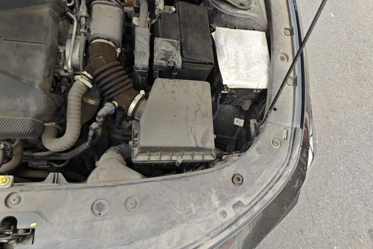 Used CHANGAN UNI-V 2022 1.5T Prestige Version Engine Bay Left