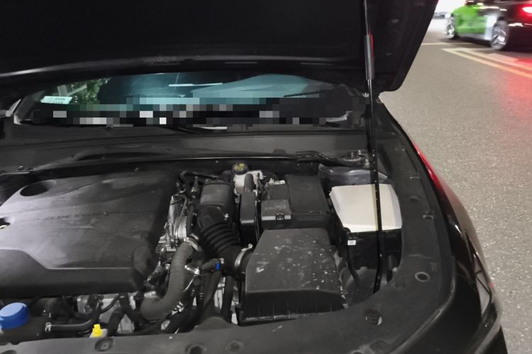 Used CHANGAN UNI-V 2022 1.5T Prestige Version Engine Bay Left