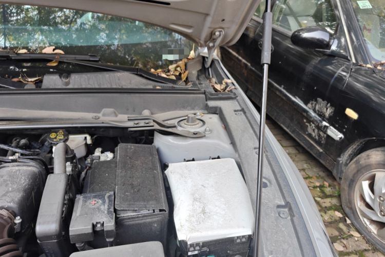 Used CHANGAN UNI-V 2022 1.5T Prestige Version Engine Bay Left