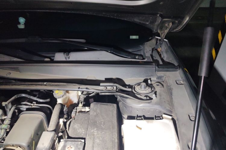 Used CHANGAN UNI-V 2022 1.5T Prestige Version Engine Bay Left