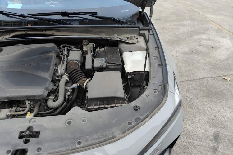 Used CHANGAN UNI-V 2022 1.5T Prestige Version Engine Bay Left