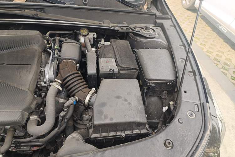 Used CHANGAN UNI-V 2022 1.5T Sport Edition Engine Bay Left