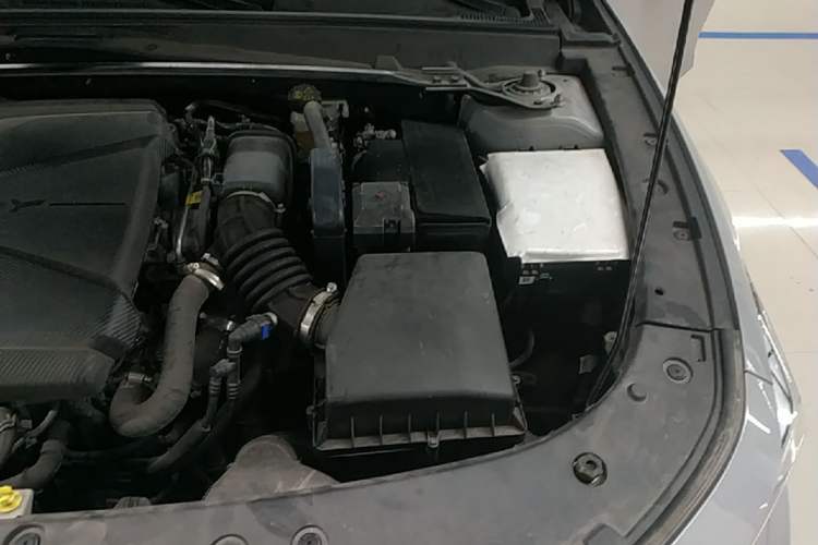 Used CHANGAN UNI-V 2022 1.5T Prestige Version Engine Bay Left