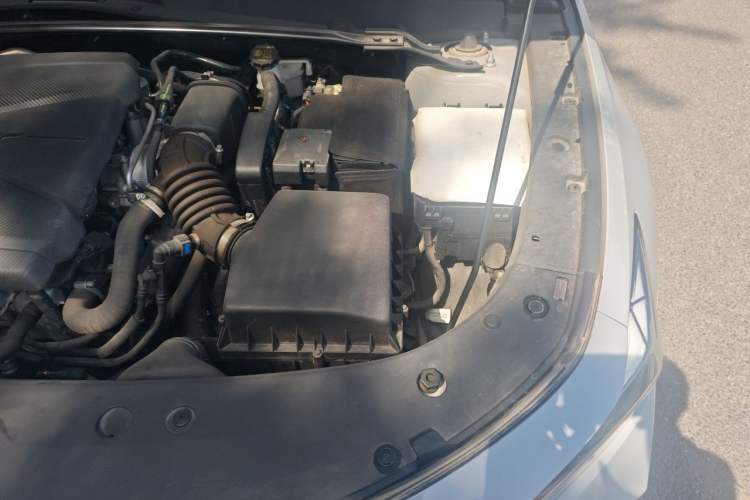 Used CHANGAN UNI-V 2022 1.5T Prestige Version Engine Bay Left