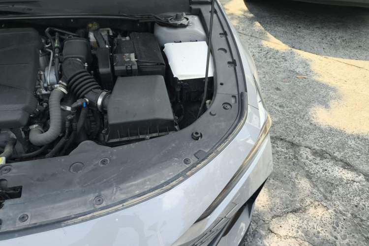 Used CHANGAN UNI-V 2022 1.5T Prestige Version Engine Bay Left