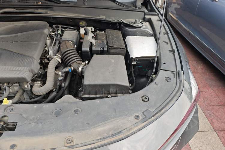 Used CHANGAN UNI-V 2022 1.5T Prestige Version Engine Bay Left