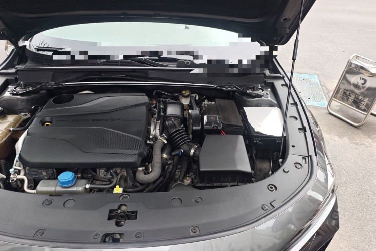 Used CHANGAN UNI-V 2022 1.5T Prestige Version Engine Bay Left