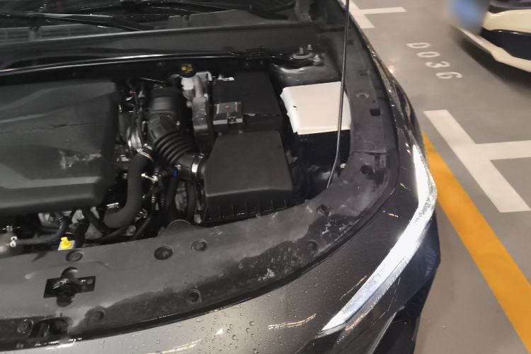 Used CHANGAN UNI-V 2022 1.5T Smart Navigation Version Engine Bay Left