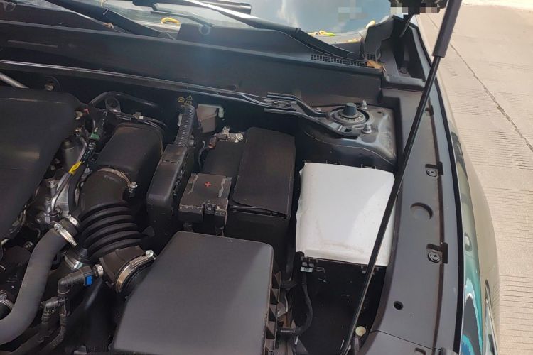Used CHANGAN UNI-V 2022 1.5T Prestige Version Engine Bay Left