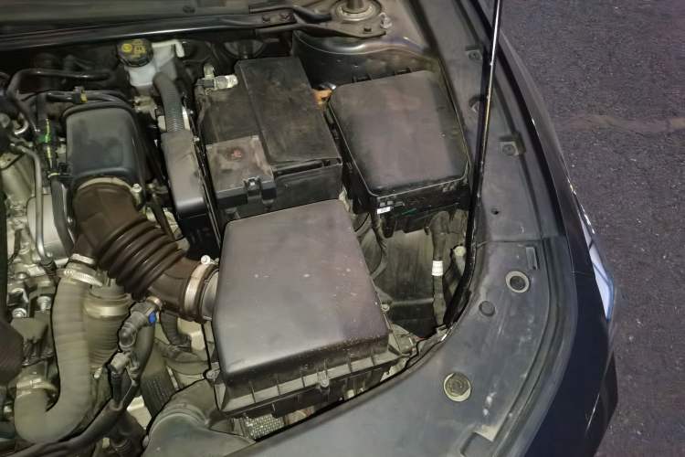 Used CHANGAN UNI-V 2022 1.5T Prestige Version Engine Bay Left