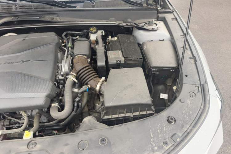 Used CHANGAN UNI-V 2022 1.5T Prestige Version Engine Bay Left