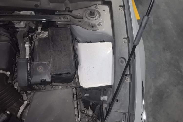Used CHANGAN UNI-V 2022 1.5T Prestige Version Engine Bay Left