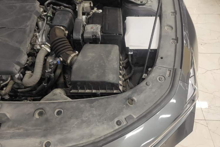 Used CHANGAN UNI-V 2022 1.5T Prestige Version Engine Bay Left