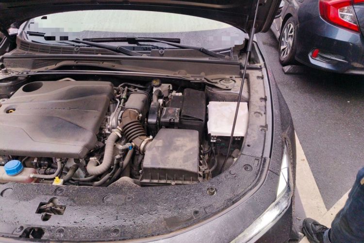 Used CHANGAN UNI-V 2022 1.5T Prestige Version Engine Bay Left