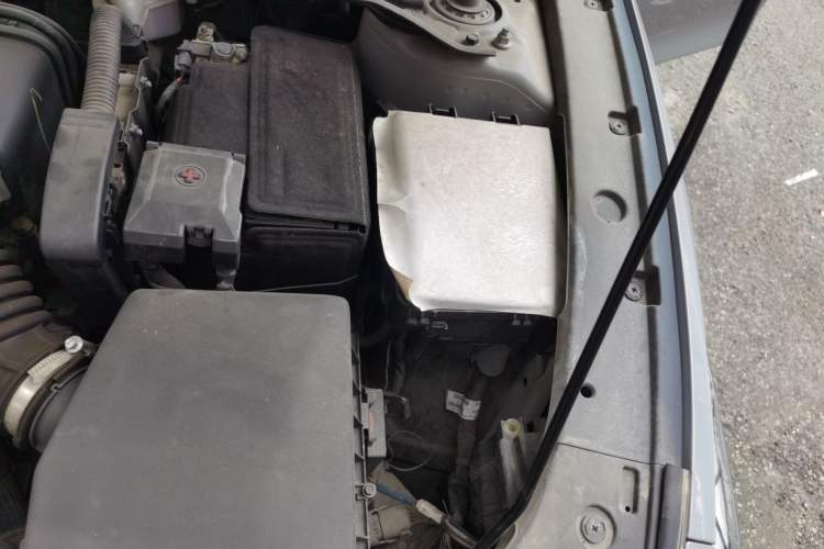 Used CHANGAN UNI-V 2022 1.5T Prestige Version Engine Bay Left