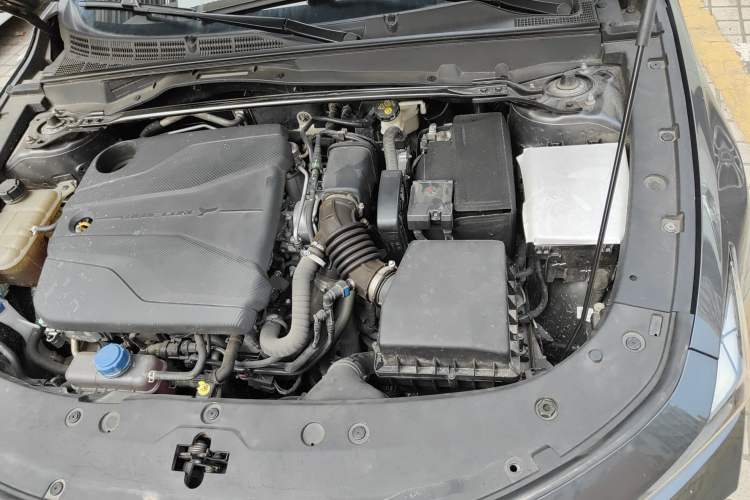Used CHANGAN UNI-V 2022 1.5T Sport Edition Engine Bay Left