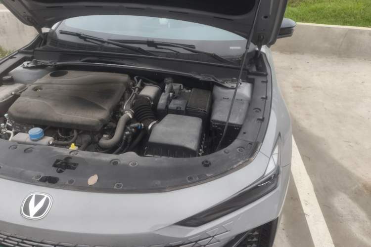 Used CHANGAN UNI-V 2022 1.5T Prestige Version Engine Bay Left