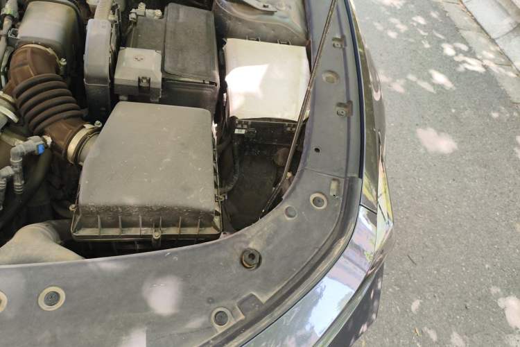 Used CHANGAN UNI-V 2022 1.5T Prestige Version Engine Bay Left