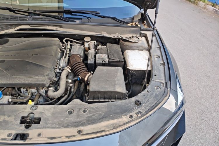 Used CHANGAN UNI-V 2022 1.5T Prestige Version Engine Bay Left
