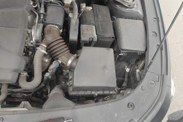 Used CHANGAN UNI-V 2022 1.5T Prestige Version Engine Bay Left