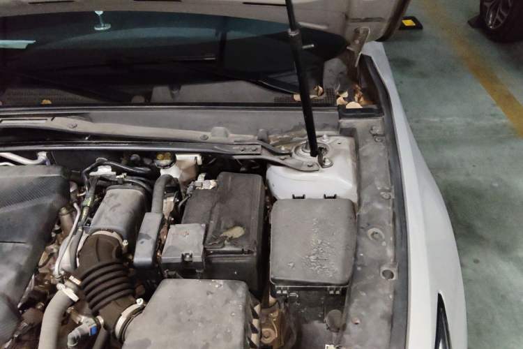 Used CHANGAN UNI-V 2022 1.5T Prestige Version Engine Bay Left