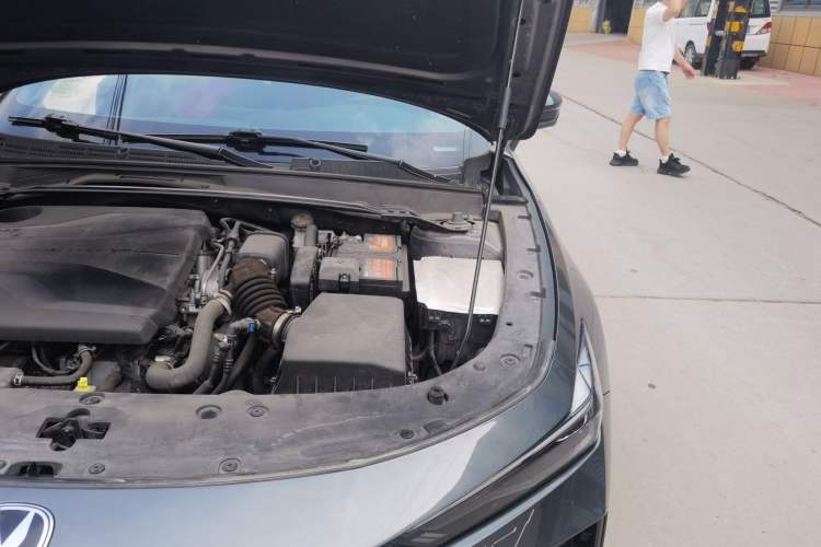 Used CHANGAN UNI-V 2022 1.5T Smart Navigation Version Engine Bay Left
