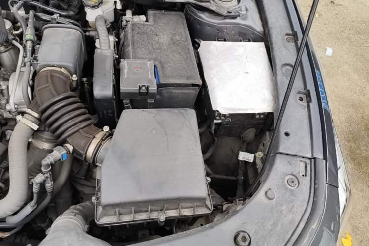 Used CHANGAN UNI-V 2022 1.5T Smart Navigation Version Engine Bay Left