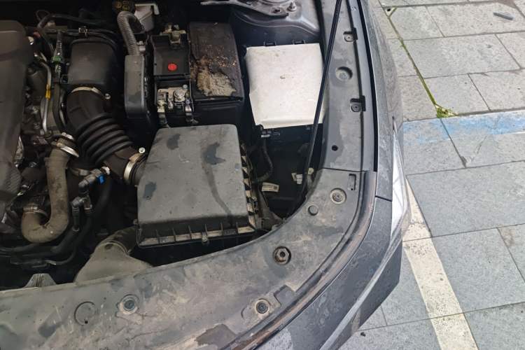 Used CHANGAN UNI-V 2022 1.5T Prestige Version Engine Bay Left