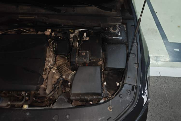 Used CHANGAN UNI-V 2022 1.5T Sport Edition Engine Bay Left