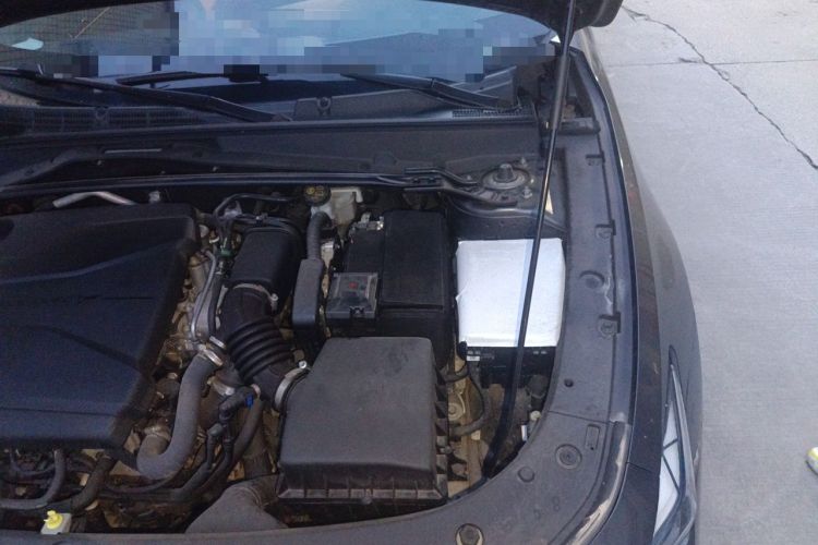 Used CHANGAN UNI-V 2022 1.5T Prestige Version Engine Bay Left