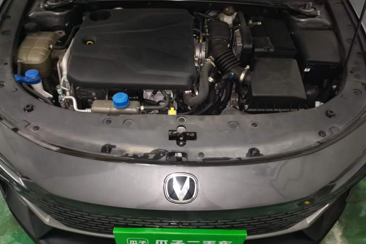 Used CHANGAN UNI-V 2022 1.5T Prestige Version Engine Bay