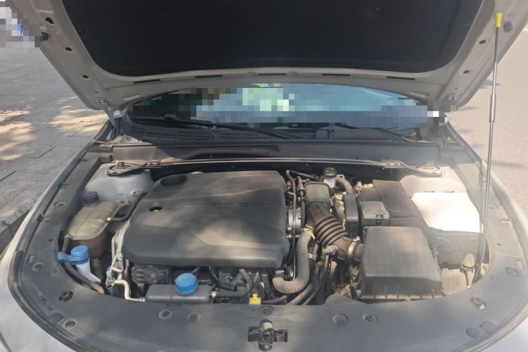Used CHANGAN UNI-V 2022 1.5T Prestige Version Engine Bay