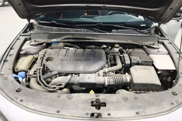 Used CHANGAN UNI-V 2022 2.0T Leading-Speed Edition Engine Bay