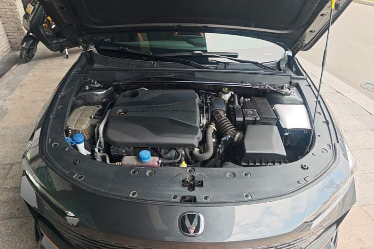 Used CHANGAN UNI-V 2022 1.5T Sport Edition Engine Bay