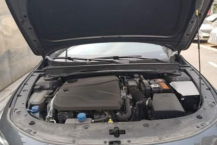 Used CHANGAN UNI-V 2022 1.5T Prestige Version Engine Bay
