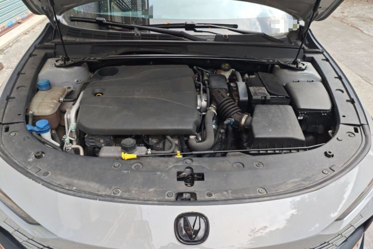 Used CHANGAN UNI-V 2022 1.5T Sport Edition Engine Bay