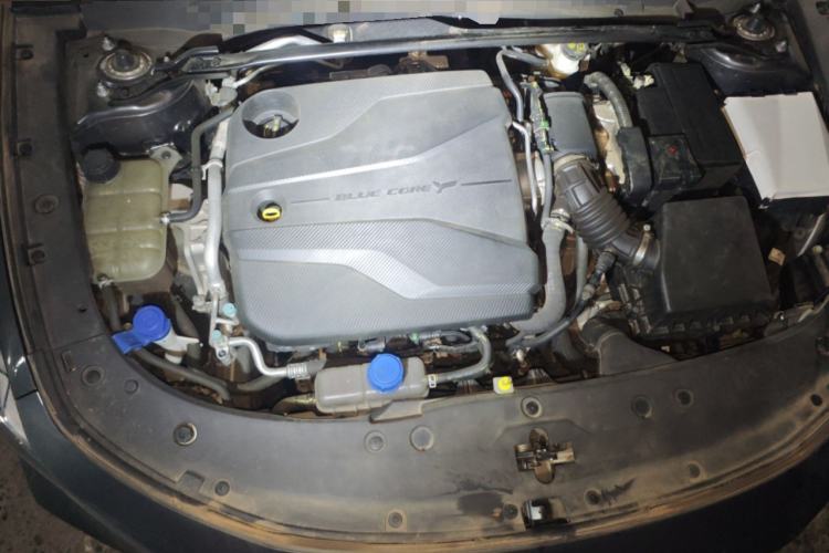 Used CHANGAN UNI-V 2022 1.5T Prestige Version Engine Bay