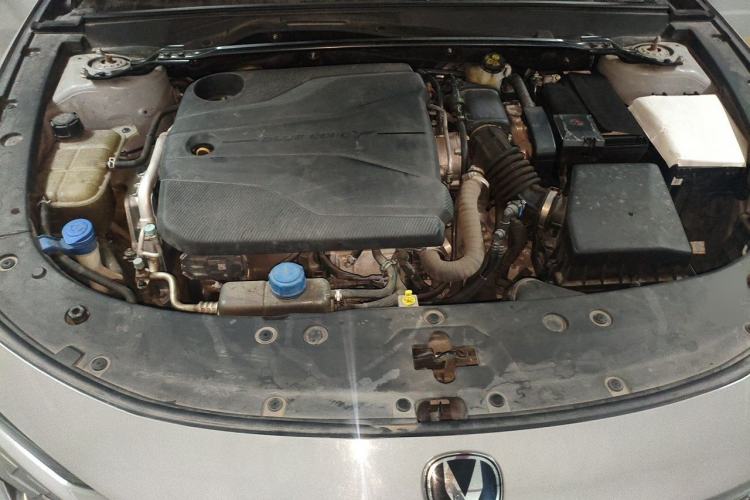 Used CHANGAN UNI-V 2022 1.5T Prestige Version Engine Bay