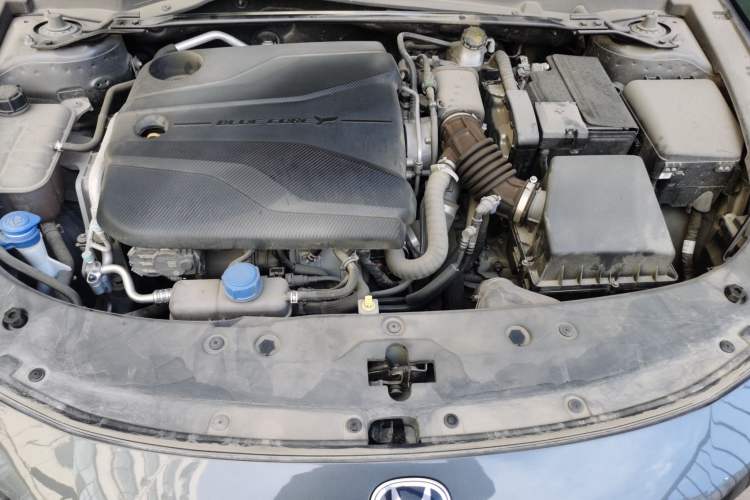 Used CHANGAN UNI-V 2022 1.5T Prestige Version Engine Bay