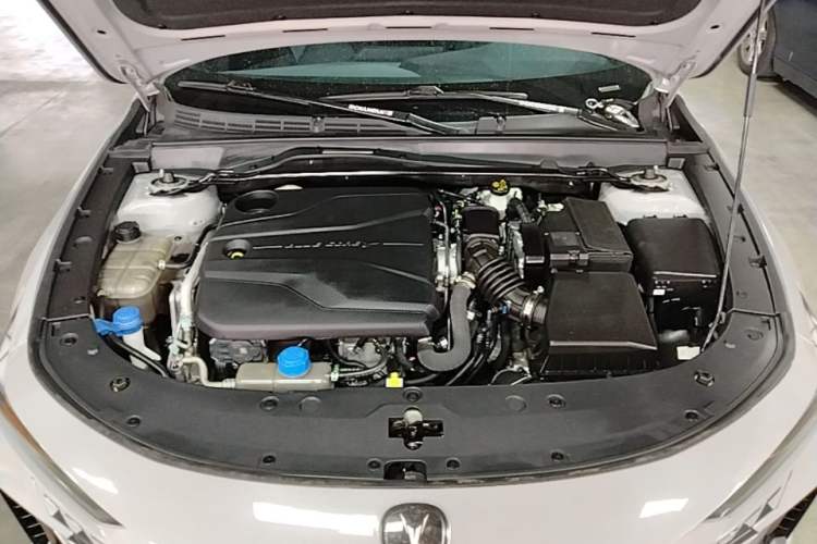 Used CHANGAN UNI-V 2022 1.5T Prestige Version Engine Bay