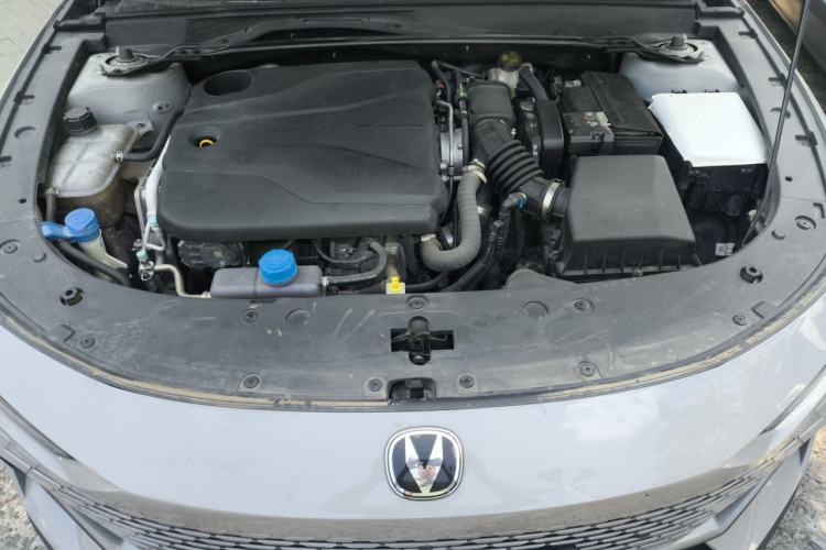 Used CHANGAN UNI-V 2022 1.5T Prestige Version Engine Bay