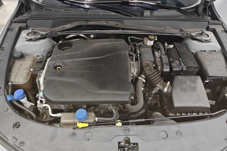Used CHANGAN UNI-V 2022 1.5T Prestige Version Engine Bay