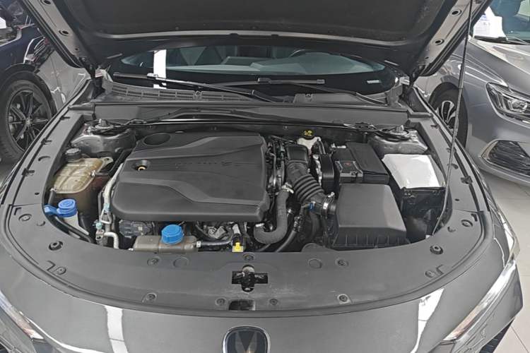Used CHANGAN UNI-V 2022 1.5T Prestige Version Engine Bay