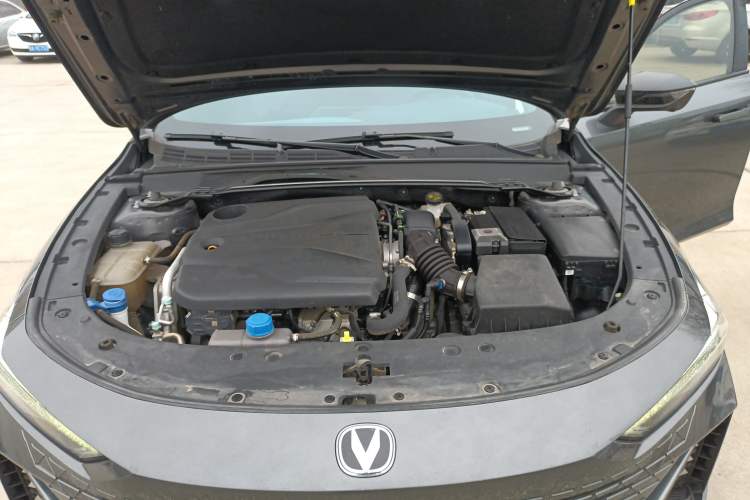 Used CHANGAN UNI-V 2022 1.5T Prestige Version Engine Bay