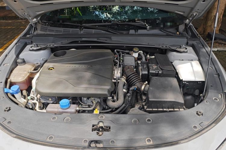 Used CHANGAN UNI-V 2022 1.5T Sport Edition Engine Bay